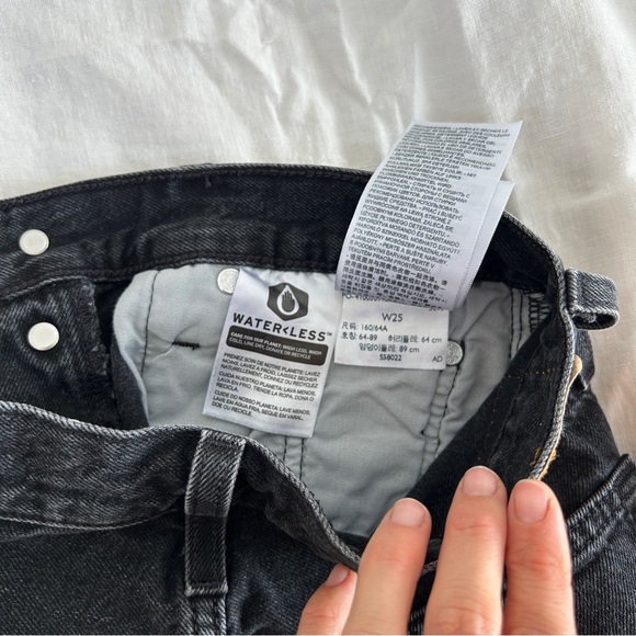 Levi’s 501 black cut off shorts - Picture 6 of 7